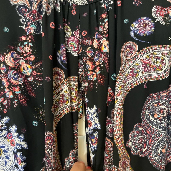 Elegant Paisley Maxi Dress - Picture 5 of 8